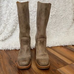 Frye, size 7 1/2 M, tan pull-on boots